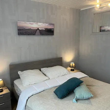 L'esplanade Apartment *